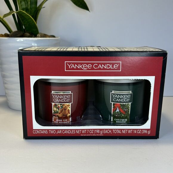 2016 Yankee Candle 7oz‎ Candle Set- HOME FOR THE HOLIDAYS & CHRISTMAS WREATH - Picture 1 of 6